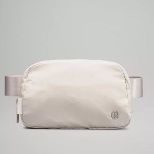 NWT Everywhere Belt Bag